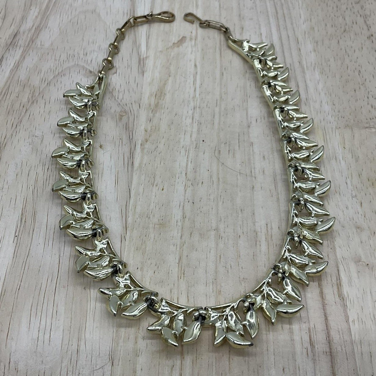Necklace Gold Tone Leaf Collar Statement Nature Vintage Chain 17" Womens Jewelry