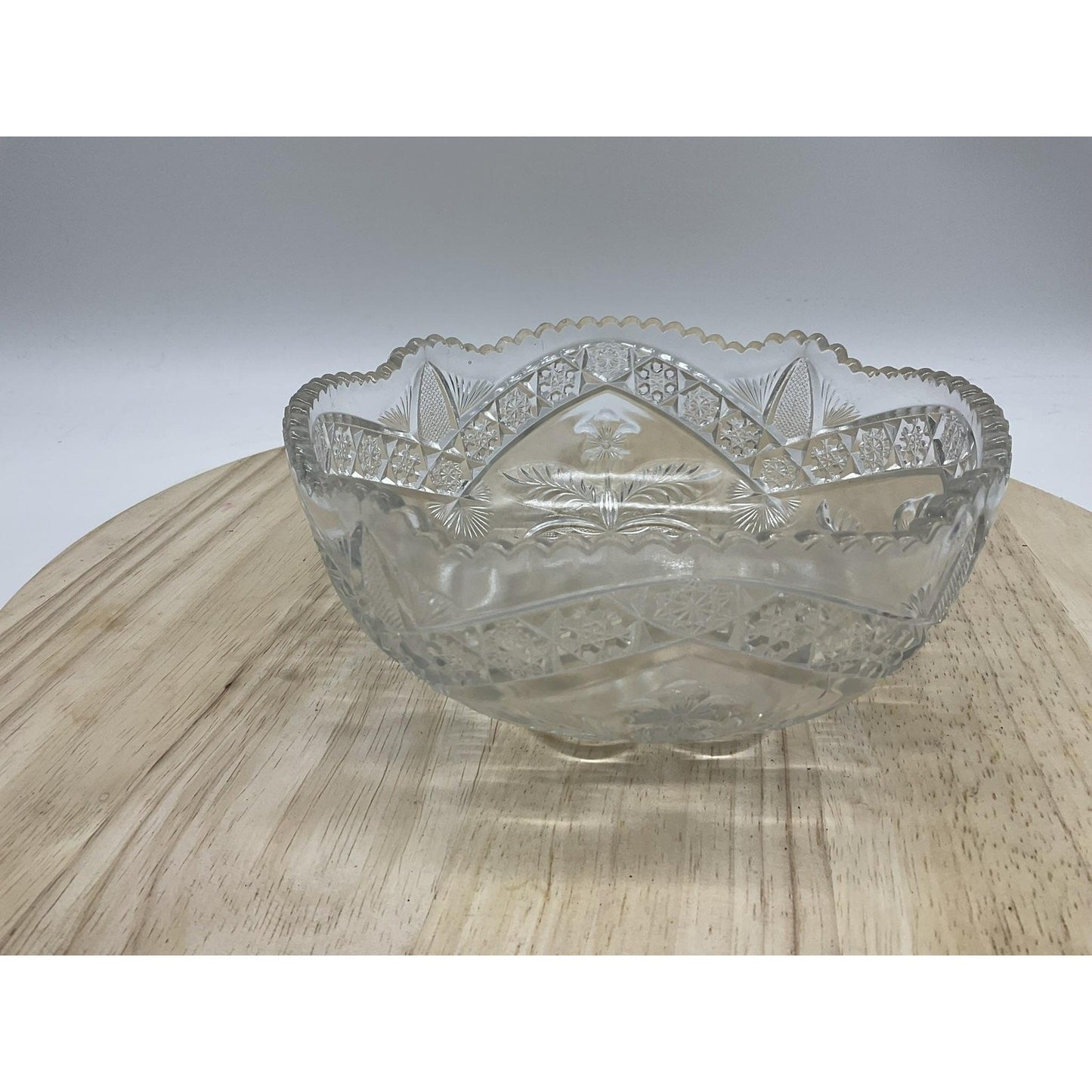 Cut Pressed Glass Serving Bowl Clear Scalloped Edge Floral Starburst Pattern