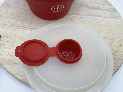 Pampered Chef Red Silicone Microwave Popcorn Popper Collapsible Vented Lid
