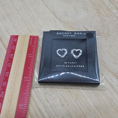 Secret Box New York Heart Stud Earrings Womens 24K White Gold Dipped Silver
