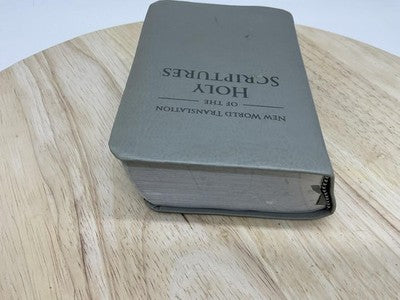 New World Translation of the Holy Scriptures Bible Softcover Jehovah's Witness