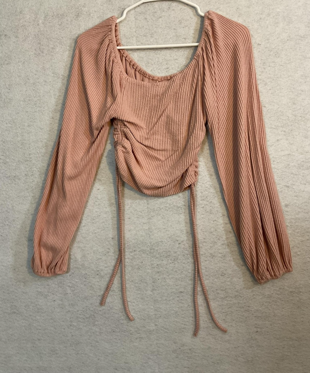 Love Tree Shirt Womens Medium Pink Ribbed Scoop Neck Long Sleeve Ruched Crop Top