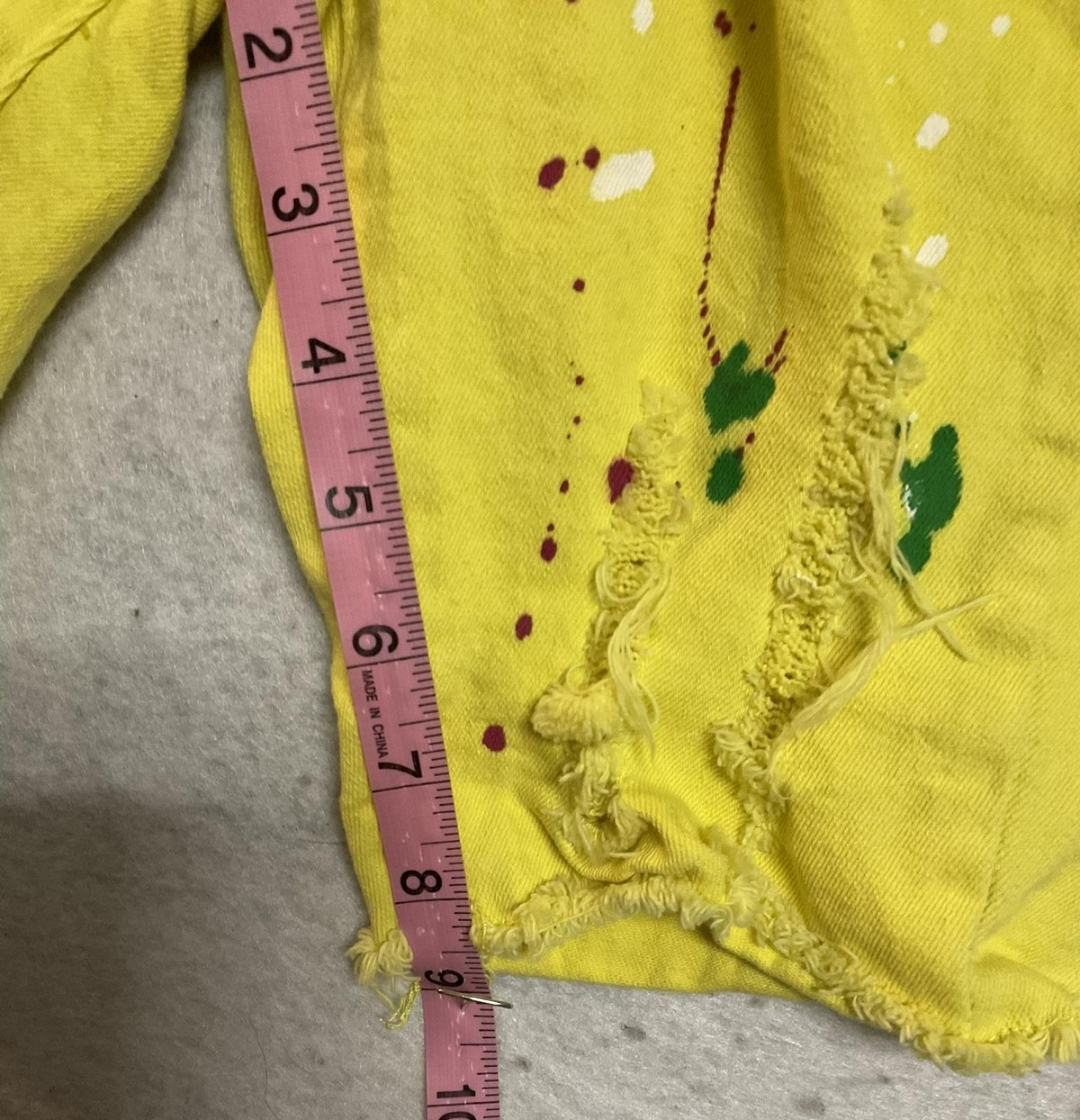 Kréamy Shorts Womens Small Yellow Distressed Paint Splatter Bermuda Stretch