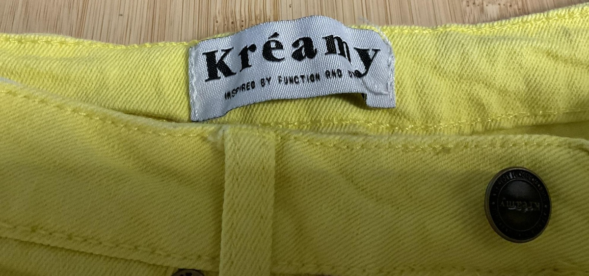 Kréamy Shorts Womens Small Yellow Distressed Paint Splatter Bermuda Stretch