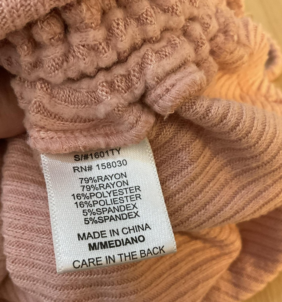 Love Tree Shirt Womens Medium Pink Ribbed Scoop Neck Long Sleeve Ruched Crop Top