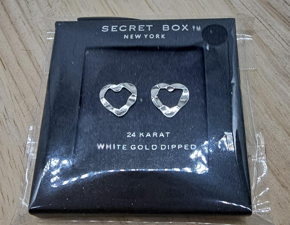 Secret Box New York Heart Stud Earrings Womens 24K White Gold Dipped Silver