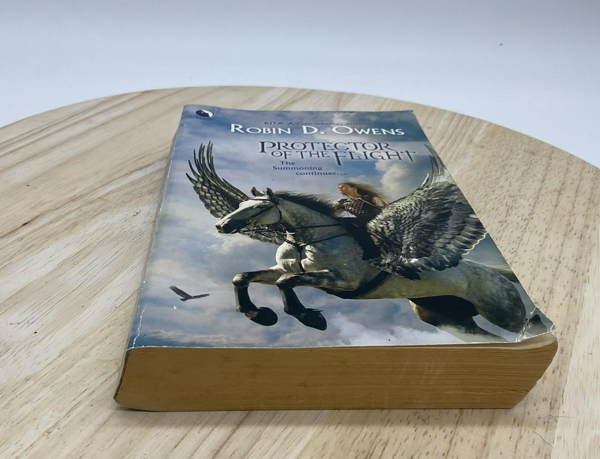 Protector Of The Flight Robin D. Owens Fantasy Novel Paperback Pegasus Luna Book