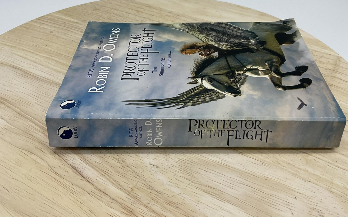 Protector Of The Flight Robin D. Owens Fantasy Novel Paperback Pegasus Luna Book