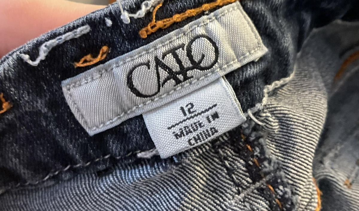 Cato Jeans Womens 12 Blue Dark Wash Mid Rise Cuffed Capri Embroidered Stretch