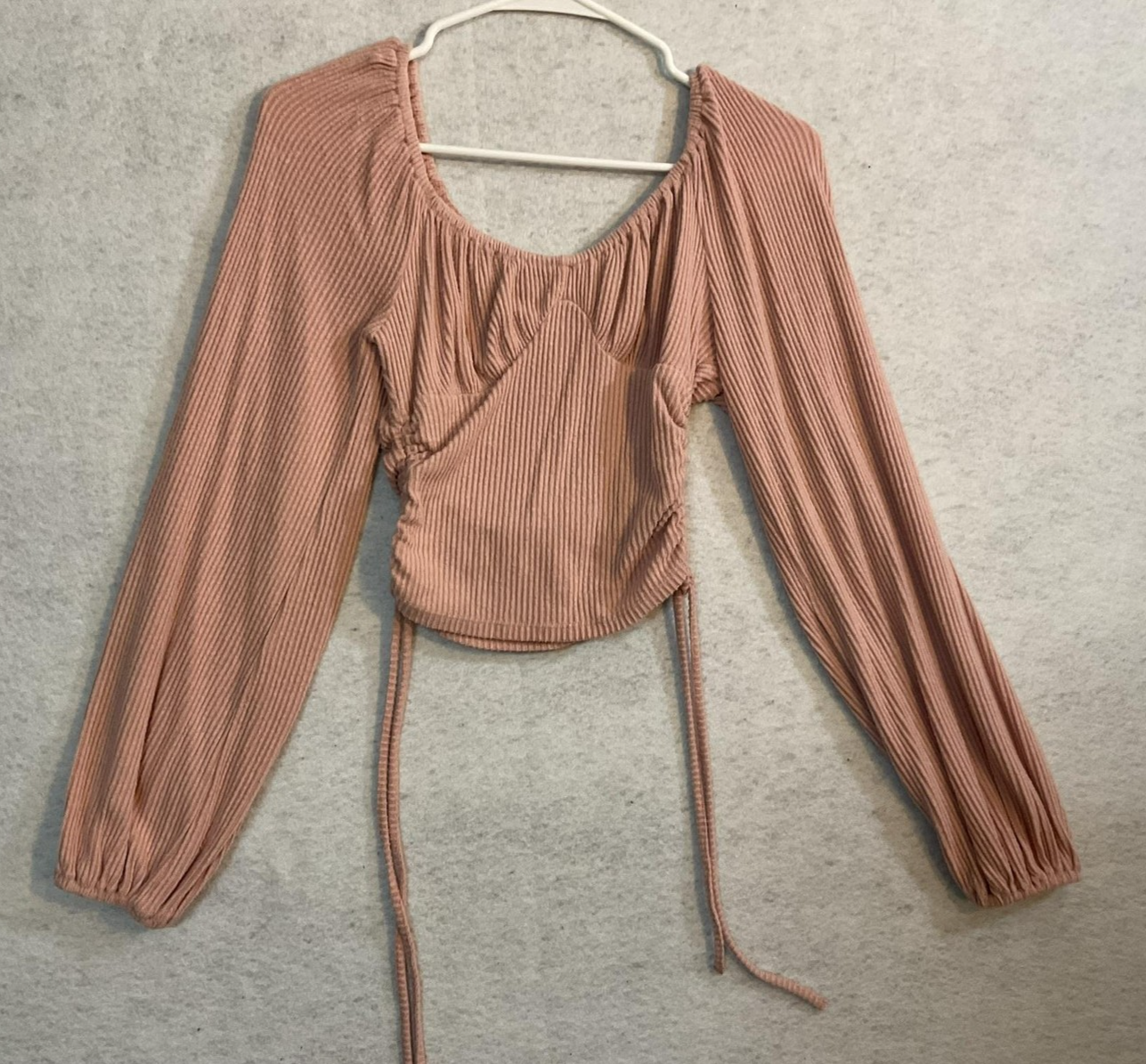 Love Tree Shirt Womens Medium Pink Ribbed Scoop Neck Long Sleeve Ruched Crop Top