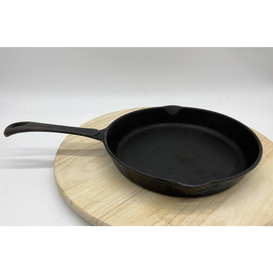 Cast Iron Skillet Frying Pan 2 Pour Spouts Rustic Kitchen Cookware Camping VTG