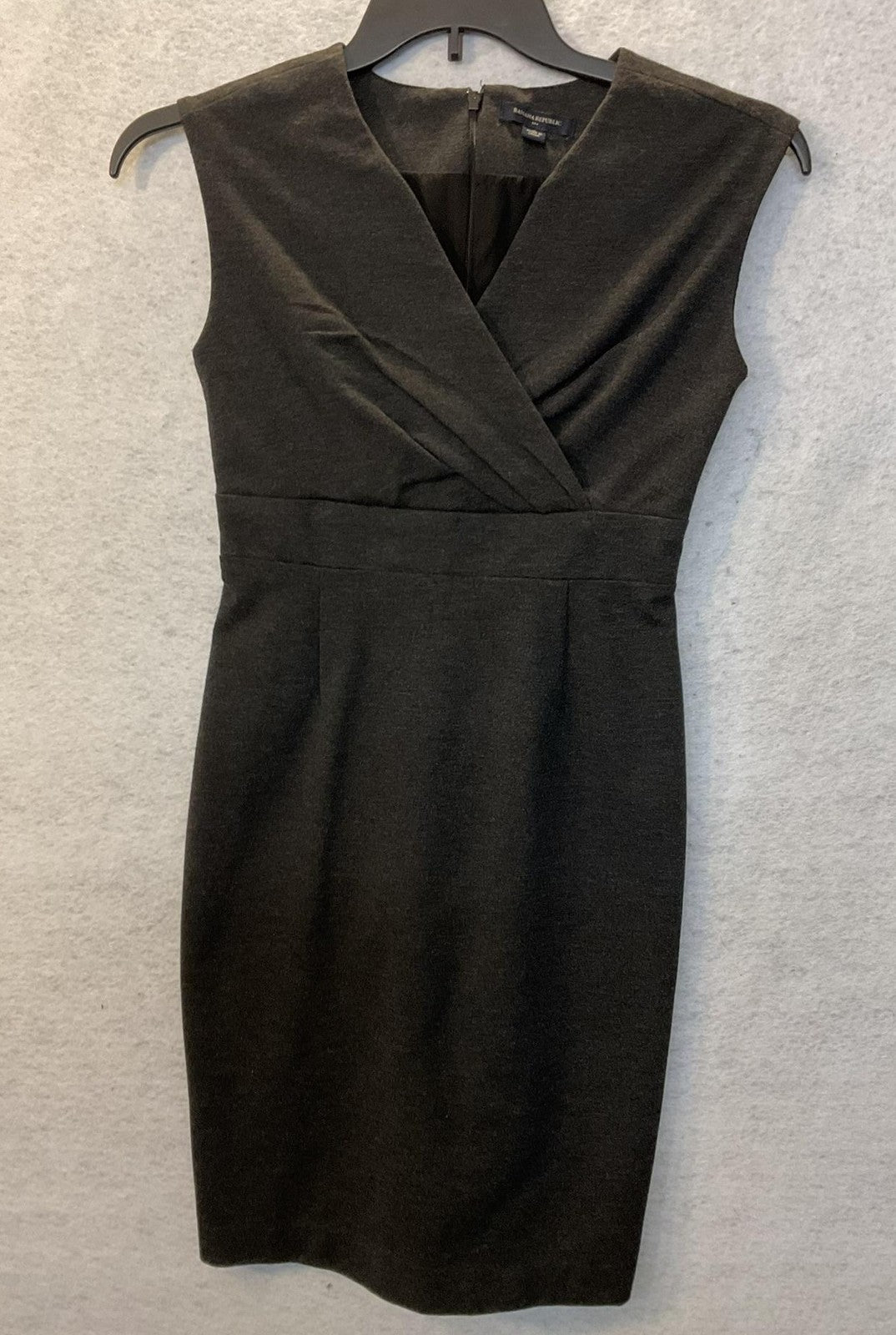 Banana Republic Dress Womens 0 Gray Sleeveless V Neck Sheath Knit Work Career