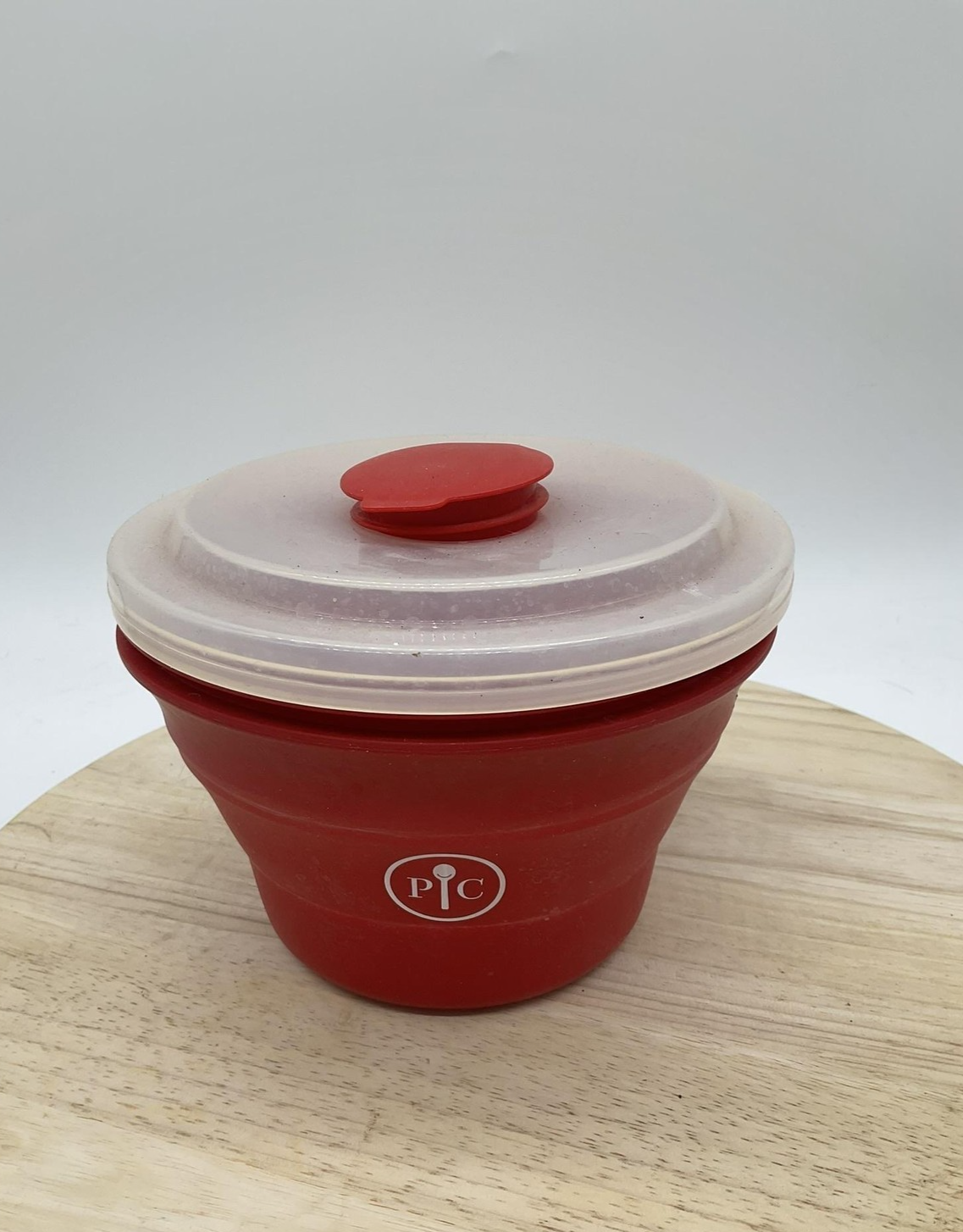 Pampered Chef Red Silicone Microwave Popcorn Popper Collapsible Vented Lid