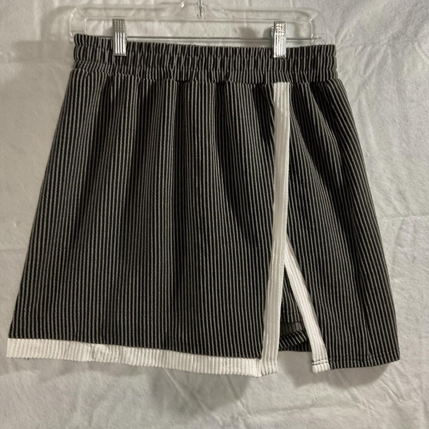 Evaless Skort Womens Medium Black White Striped Knit Short Pull On Elastic Waist