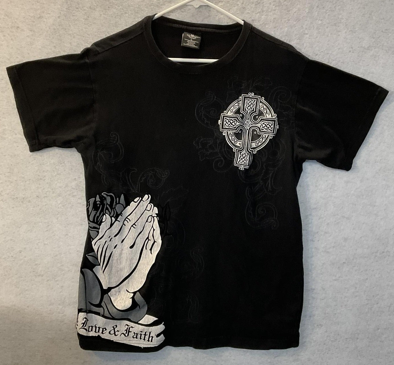 Victorious Shirt Mens Large Black Love & Faith Cross Praying Hands Christian