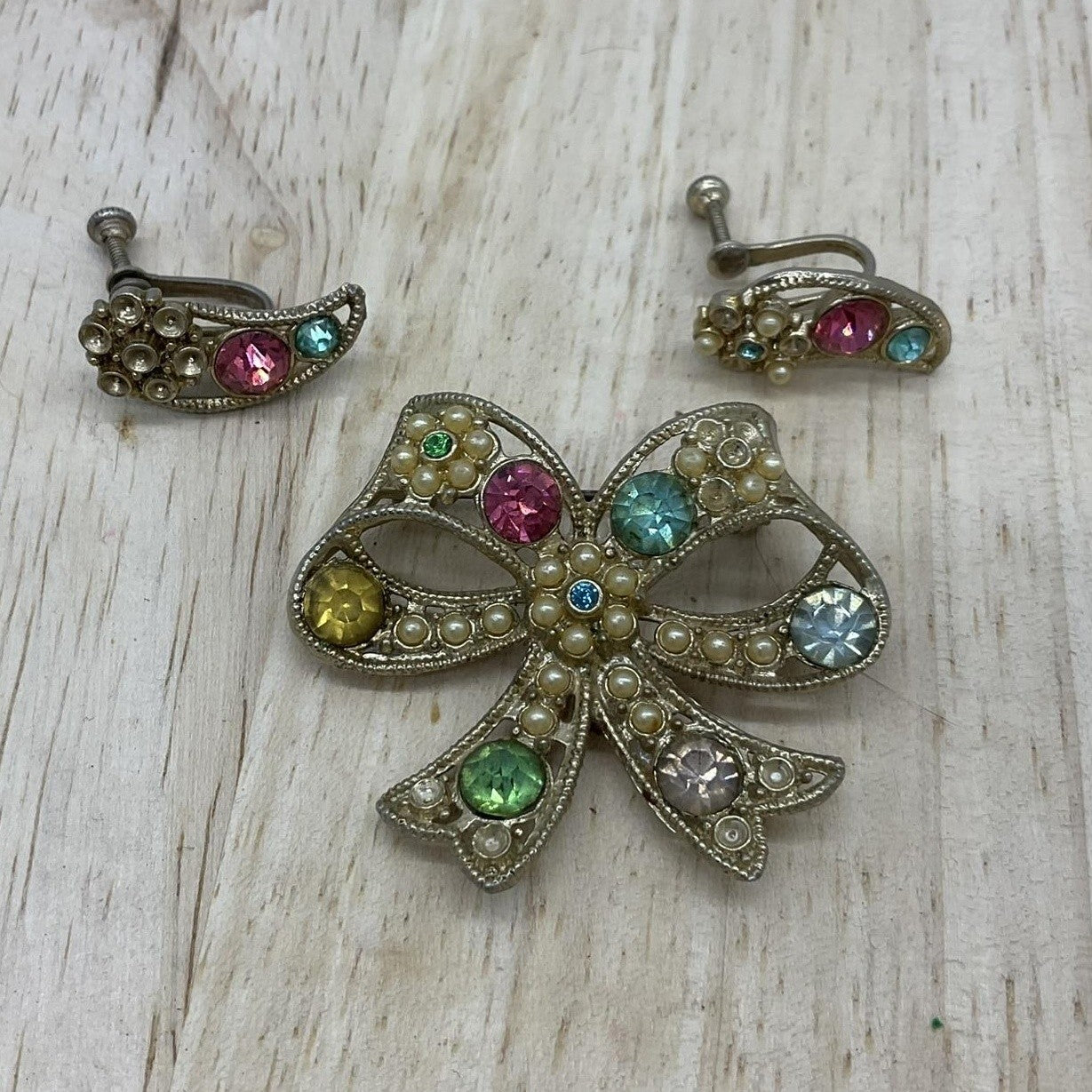 Vintage Bow Brooch Screw Back Earrings Set Rhinestone Pearl Gold Tone Pastel