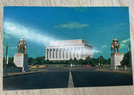 Vintage Lincoln Memorial Washington D.C. Color Lithograph Postcard 5.5x3.5 In