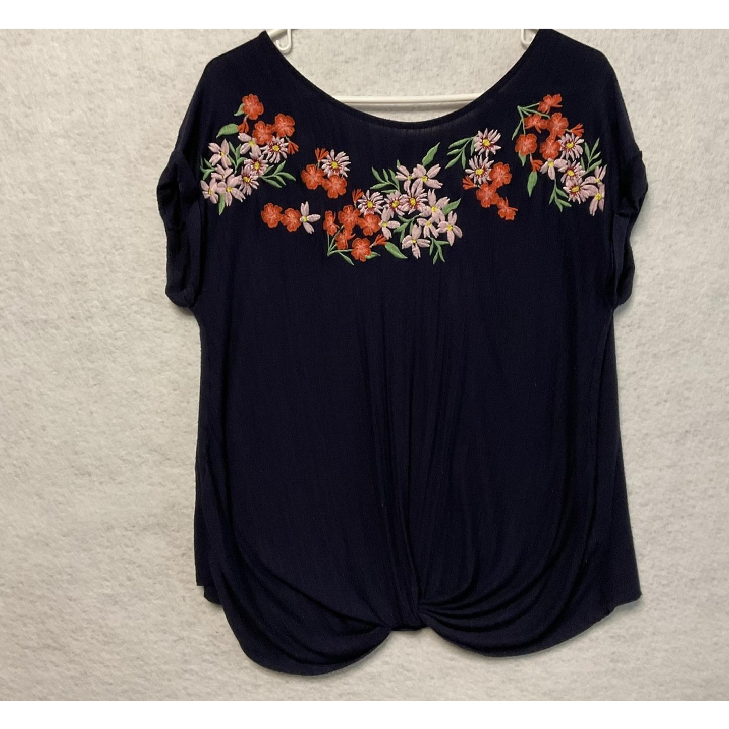 W5 Shirt Womens XL Navy Blue Embroidered Floral Twist Front Short Sleeve Blouse