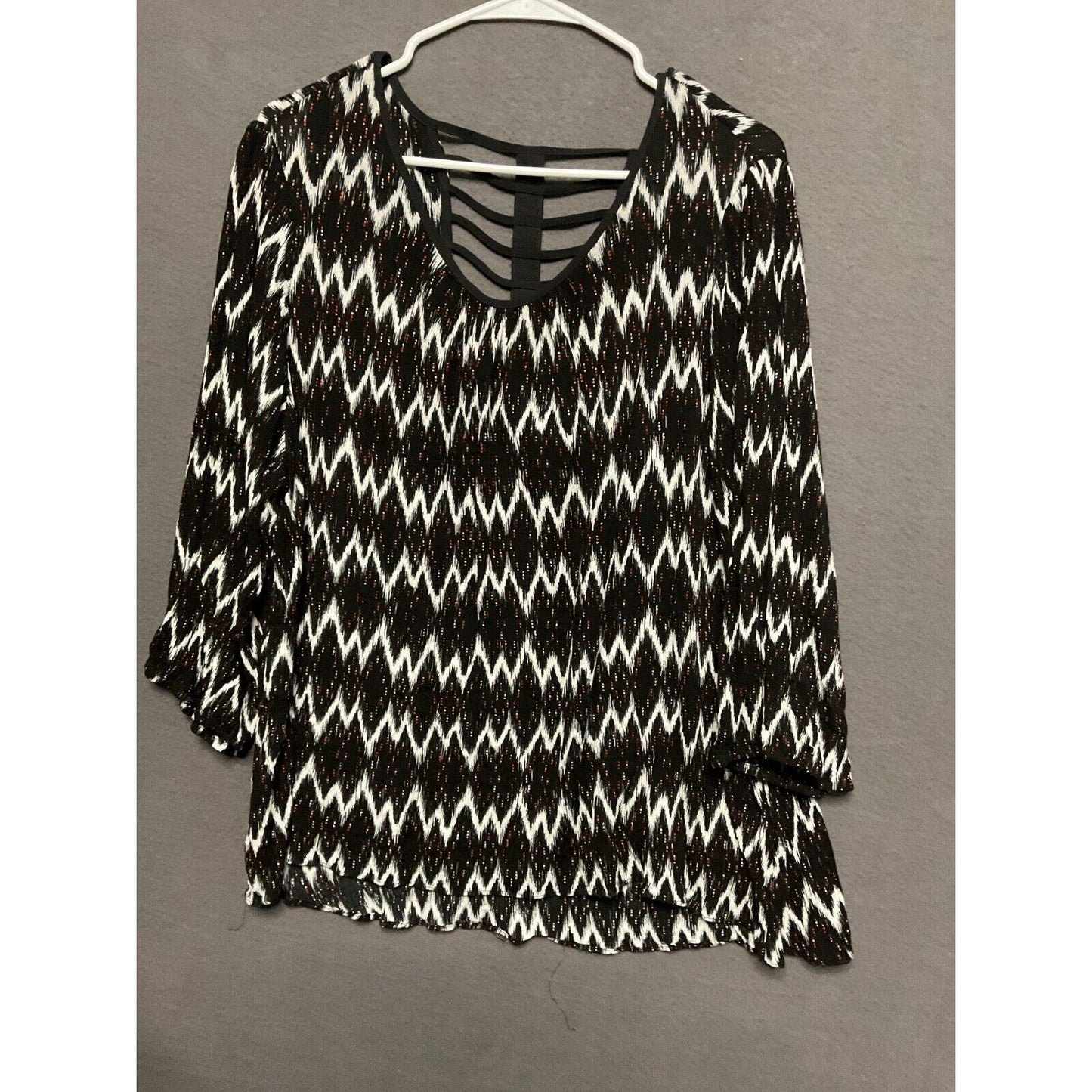 Cato Woman size 22/24 Zigzag print Stretch Top Ladder Cutout Back Detail