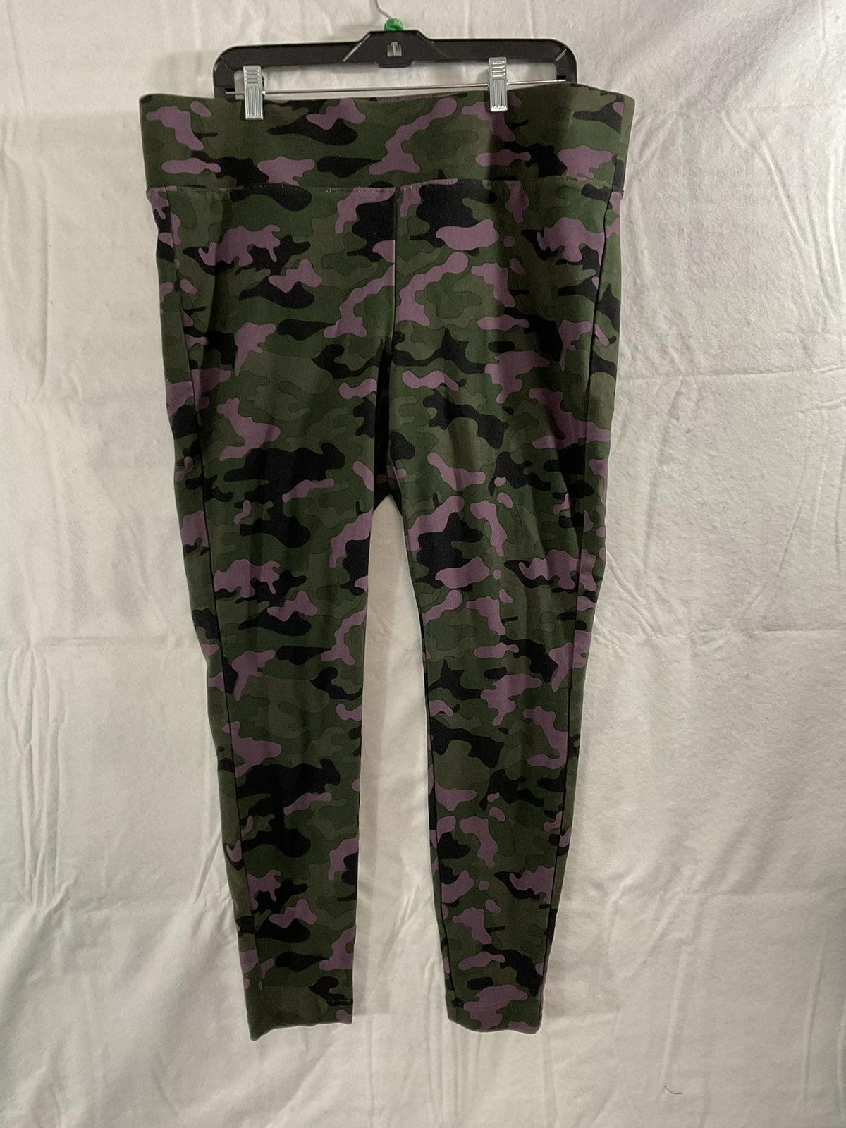 Torrid Camo Print Pixie Leggings Womens 2R Green High Rise Stretch Ankle Yoga