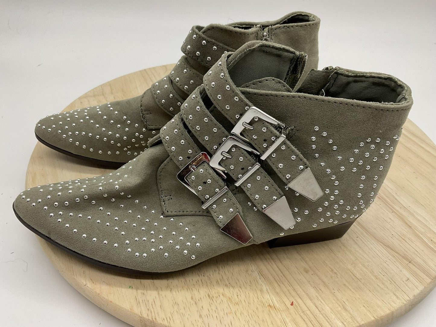 Qupid Ankle Boots Womens Size 5.5 Green Faux Suede Studded Buckle Heel
