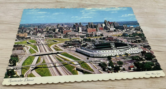 Vintage Spectacular Detroit Manhattan Post Card Linen Postcard 5.5x3.5 In